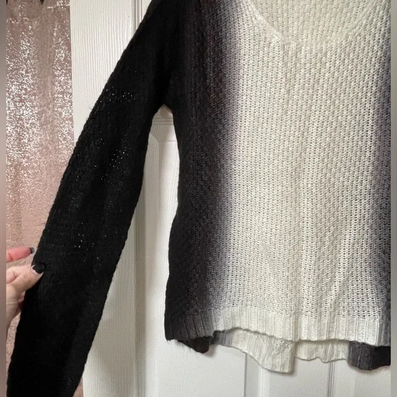Venus Sweater High Low back Black and white Large strips size Small - Picture 3 of 6